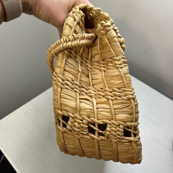 Unbranded Structured Straw Shoulder Bag With Loop Close - Picture 4 of 10